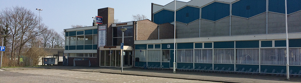 Het gebouw van Sporthal De Brug, thuisbasis van Zeemacht